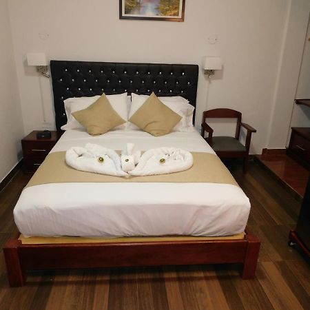 Hotel Tambopata Inn Puerto Maldonado Esterno foto